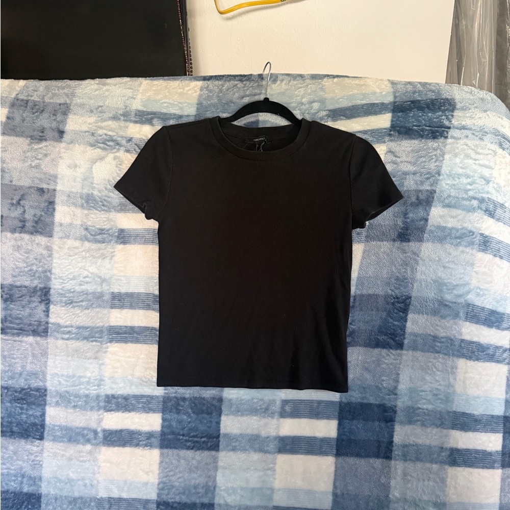 Forever 21 Black Short Sleeve Crewneck Tee